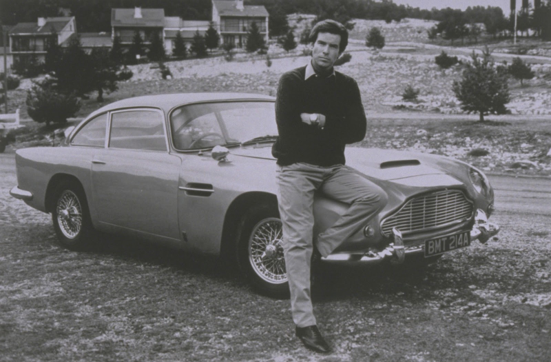 Illustration for article titled The Aston Martin DB5 and James Bond Are Killing Each Other